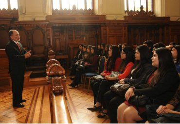 Estudiantes de Derecho PUCV participan de Pasantía en la Corte Suprema