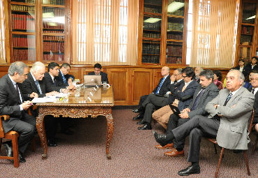 Presentan libro que busca potenciar la internacionalización de Valparaíso aprovechando el aporte de sus universidades