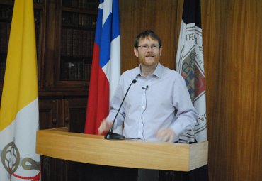 Experto inglés abordó desafíos que enfrentan las universidades en el siglo XXI - Foto 1