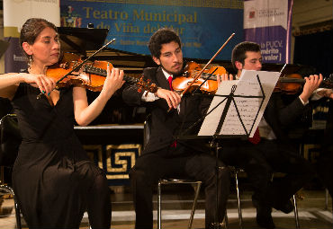 Orquesta de Cámara PUCV brinda concierto “Estaciones en el tiempo” con masiva convocatoria - Foto 2