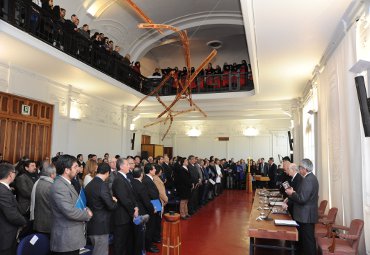 Rector en Claustro Pleno: “La PUCV ha contribuido al desarrollo del país durante sus 88 años de existencia” - Foto 1