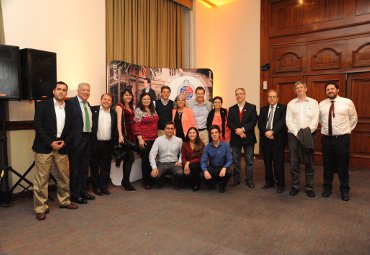 Ex alumnos PUCV reviven su paso por la Universidad en Cena Alumni Santiago 2016 - Foto 3