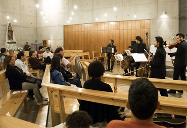 Con música del quinteto La Camorra se da inicio a la V Temporada Cultural de la PUCV en Curauma