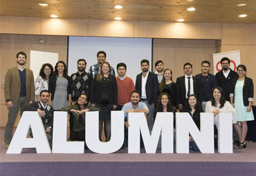 Galería Fotográfica: Entrega de Diplomas Premio Alumni Generación 2017