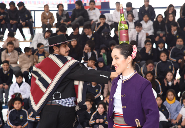 Conjunto Folclórico PUCV celebra Fiestas Patrias con la comunidad de la Escuela Gaspar Cabrales