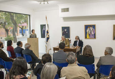 Académico Jorge Ferrada participa en lanzamiento del libro “La niñez de O’Higgins” en Talca - Foto 2