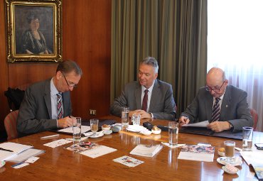 PUCV firma convenio marco de colaboración con Universidad Católica de Ciencias Aplicadas de Alemania - Foto 3