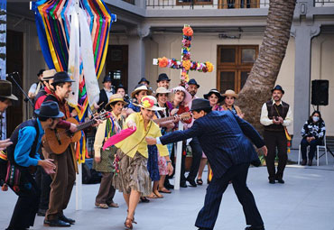 Conjunto Folklórico PUCV pone en escena tradiciones andinas en Teatro Municipal de Valparaíso