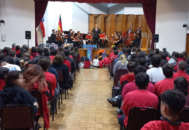 300 estudiantes del Colegio Alemán participan en concierto brindado por Orquesta PUCV