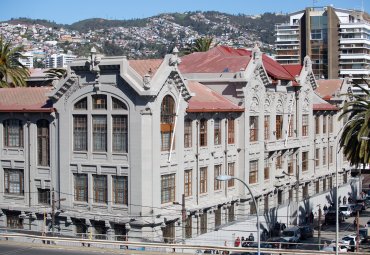 PUCV dispone líneas de emergencia para estudiantes, académicos y funcionarios damnificados en los incendios