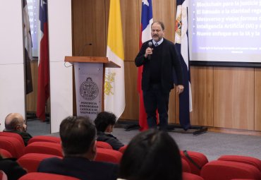 Escuela de Derecho realiza seminario sobre impacto de la Inteligencia Artificial en abogados