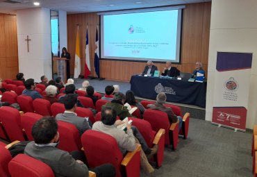 En la Universidad se presentó libro "La Esperanza Frustrada" sobre reciente proceso constitucional de Chile