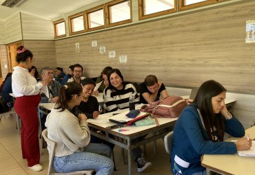 PACES PUCV lidera sesión de trabajo con docentes del Colegio Charles Darwin