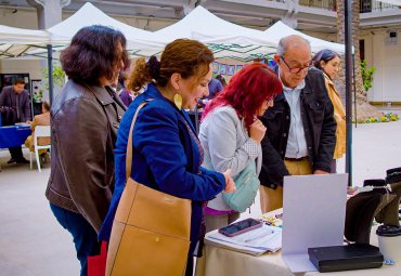 Comunidad PUCV disfrutó de nutrida feria de beneficios