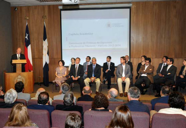 Ceremonia de distinción a profesores y profesoras que han obtenido jerarquía de titular durante el período 2012-2014