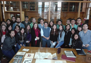 Estudiantes de la Escuela de Comercio visitan Fondo Histórico Patrimonial Eduardo Budge