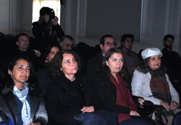 Profesor del Instituto participa en lanzamiento del libro “En las costas del Neoliberalismo”