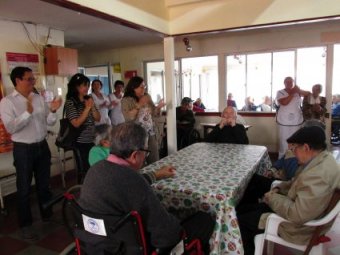 Docentes y Funcionarios de la Escuela de Comercio PUCV Celebraron una Navidad Con Sentido Solidario