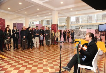 PUCV inaugura exposición de Margot Loyola: “un poco campesina, un poco maestra, un poco cantora”