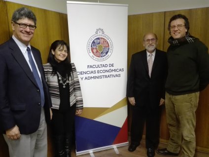 Delegación de la Dominican University visita la PUCV para crear lazos de colaboración