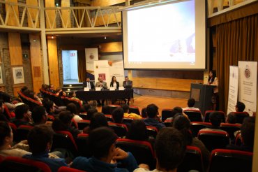 Facultad de Ciencias Económicas y Administrativas se reúne en conversatorio sobre sistema de pensiones