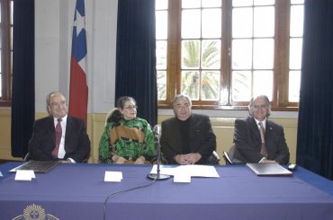 Margot Loyola, Doctora Honoris Causa PUCV