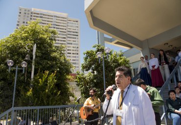 Conjunto Folklórico PUCV ofreció concierto de Navidad en el Hospital Van Buren