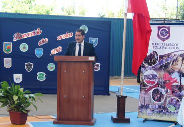 Fondo Margot Loyola donó libros a colegio de Linares que recuerda a la maestra