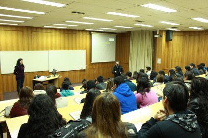 Estudiantes y apoderados participan en jornada de inducción de programa Propedéutico PUCV