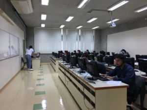 Estudiantes PACE asisten a charla sobre el uso del Aula Virtual