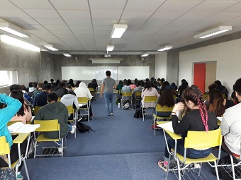 Estudiantes PACE participan en Charla sobre el Sistema de Bibliotecas PUCV