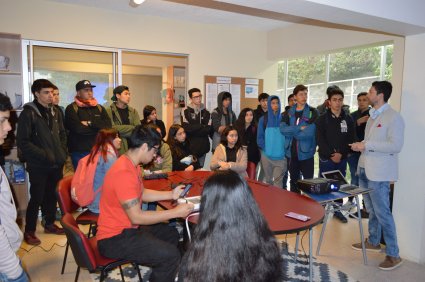 Estudiantes participan del Día Abierto PUCV