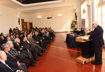 Bernardo Donoso Riveros es el nuevo Profesor Emérito de la PUCV: “Educar es hacer florecer”