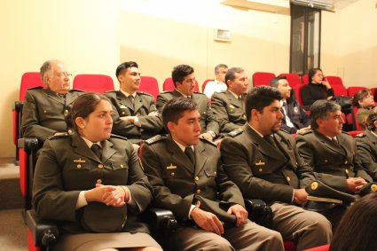 Facultad y Escuela de Comercio certifican a bomberos de la provincia de Marga Marga