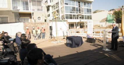 Junto con autoridades y estudiantes se efectuó ceremonia de bendición de primera piedra de Nueva Sede Recreo