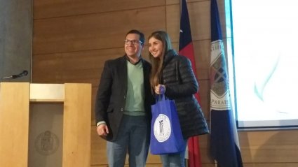 Profesor Jorge Gálvez realiza charla de Nutrición para la Salud con funcionarios de Campus Curauma .