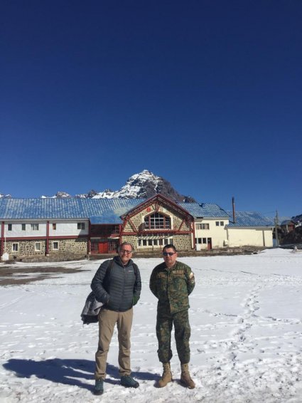 Reunión entre profesores de la Escuela de Educación física y autoridades del Ejército