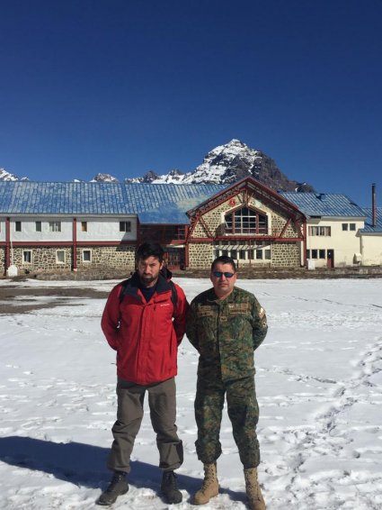 Reunión entre profesores de la Escuela de Educación física y autoridades del Ejército