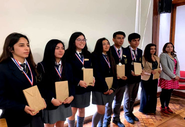 Colegio Poeta Daniel de la Vega ganó el 7° Encuentro Interescolar “Debatiendo Historia”