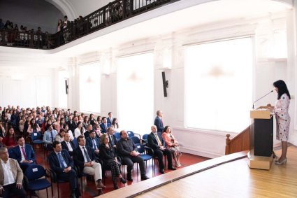 Escuela de Comercio celebra a sus 43 nuevos titulados