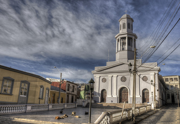 PUCV y Corporación La Matriz consolidan programa social en el Barrio Puerto