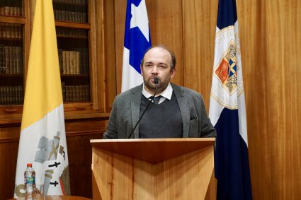 Derecho PUCV y Ediciones Universitarias de Valparaíso presentan libro "No hay mañana sin presente del ayer. Memorias póstumas" de Percival Cowley