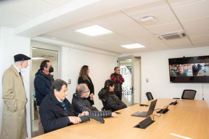 Grupo de Alumni ENE PUCV visita nueva sede Recreo