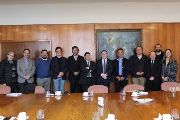 Facultad de Teología PUCV recibe al presidente de la COCTI y decano de la PUC-RÍO, Pbro. Waldecir Gonzaga, junto a representantes de Teología UC