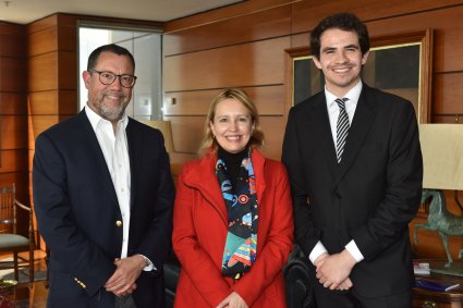 Alumni Joaquín Schäfer recibe reconocimiento del Centro de Arbitraje y Mediación de la Cámara de Comercio de Santiago