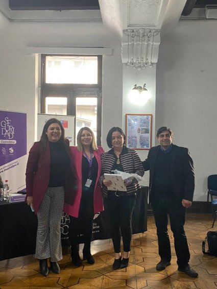 Profesora Marcela Le Roy expone en actividad de cierre del proyecto de mediación comunitaria de la Ilustre Municipalidad Valparaíso