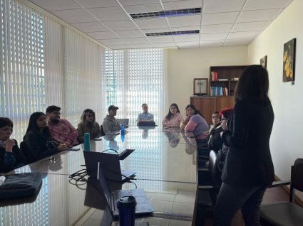 Equipo de la OTL PUCV realiza taller introductorio a la propiedad intelectual a estudiantes de Licenciatura en Biología