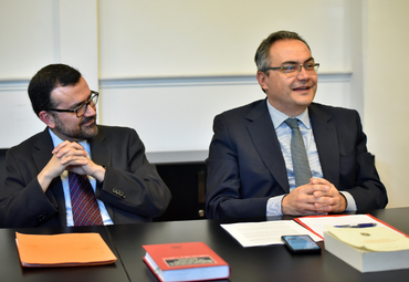 Profesor Guillermo Oliver participa en seminario organizado por la Facultad de Derecho de la UDP