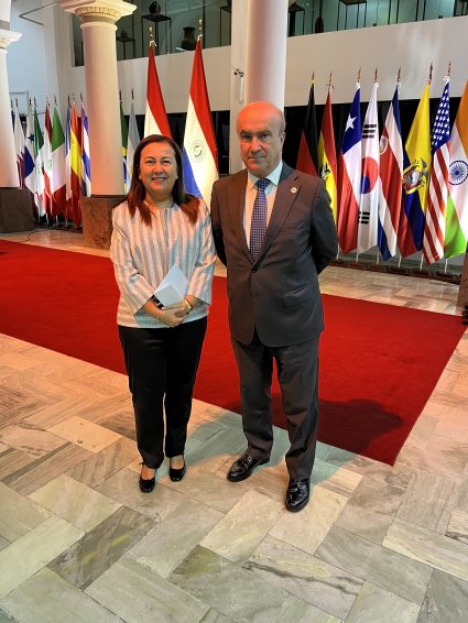 Profesora Claudia Poblete participa en Conferencia Internacional de las Lenguas Portuguesa y Española en Paraguay