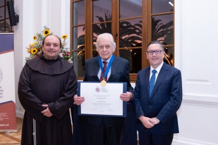 Profesor Raúl Allard es el nuevo Doctor Honoris Causa de la PUCV